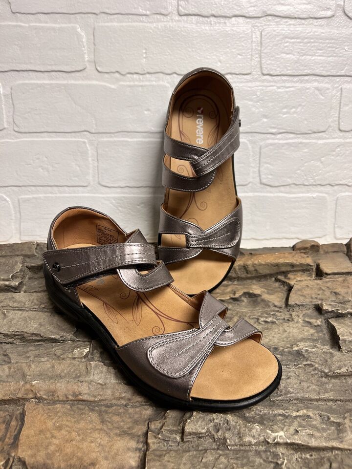 Clarks saylie moon hotsell leather sport sandals